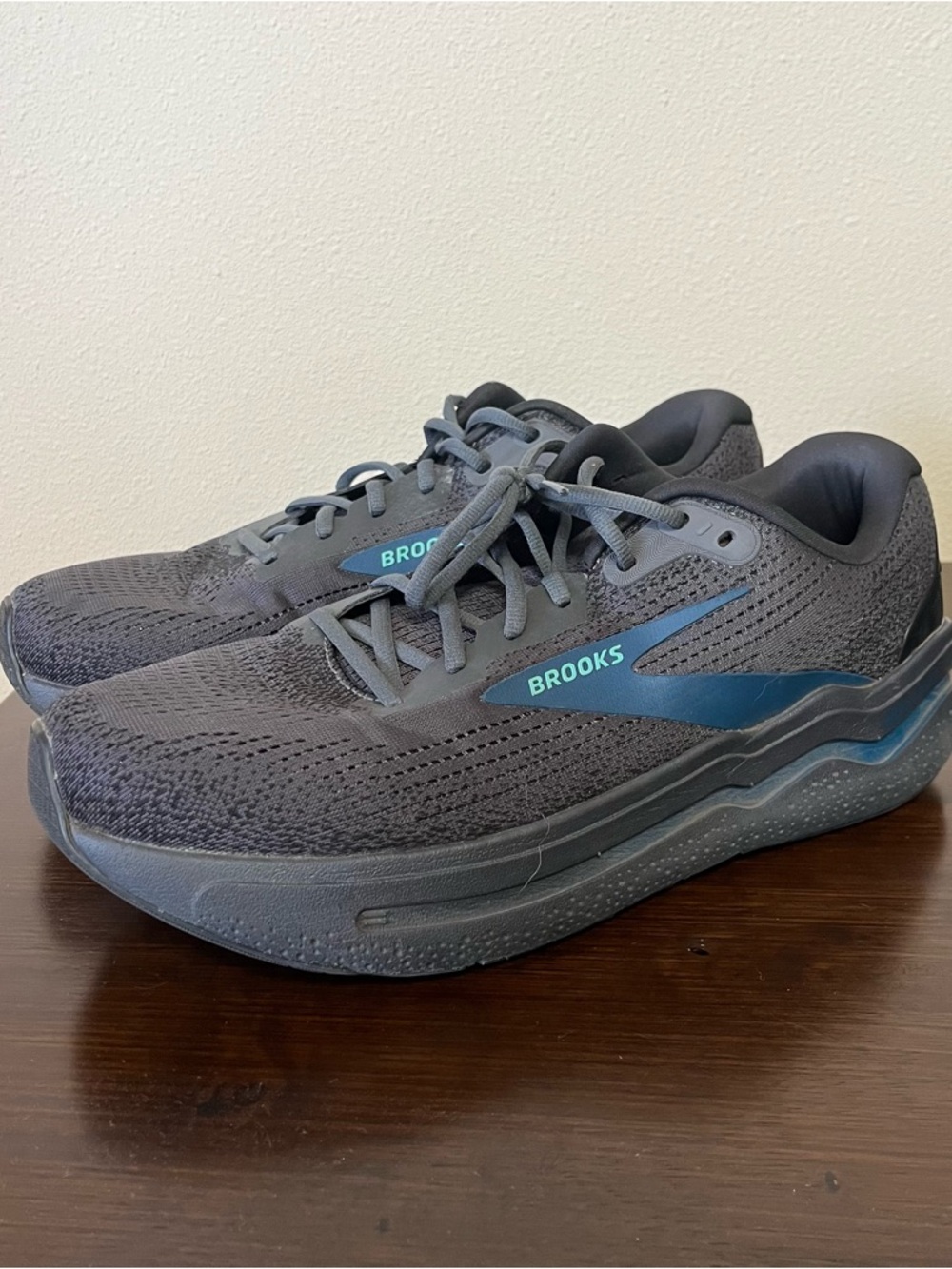 Brooks Ghost Max 2 Mens Running Sneakers size 12 EE Extra Wide